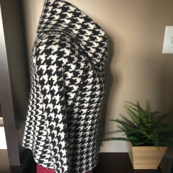 Soft wool, herringbone jacket. Great for fall. Great price. - Picture 2 of 9